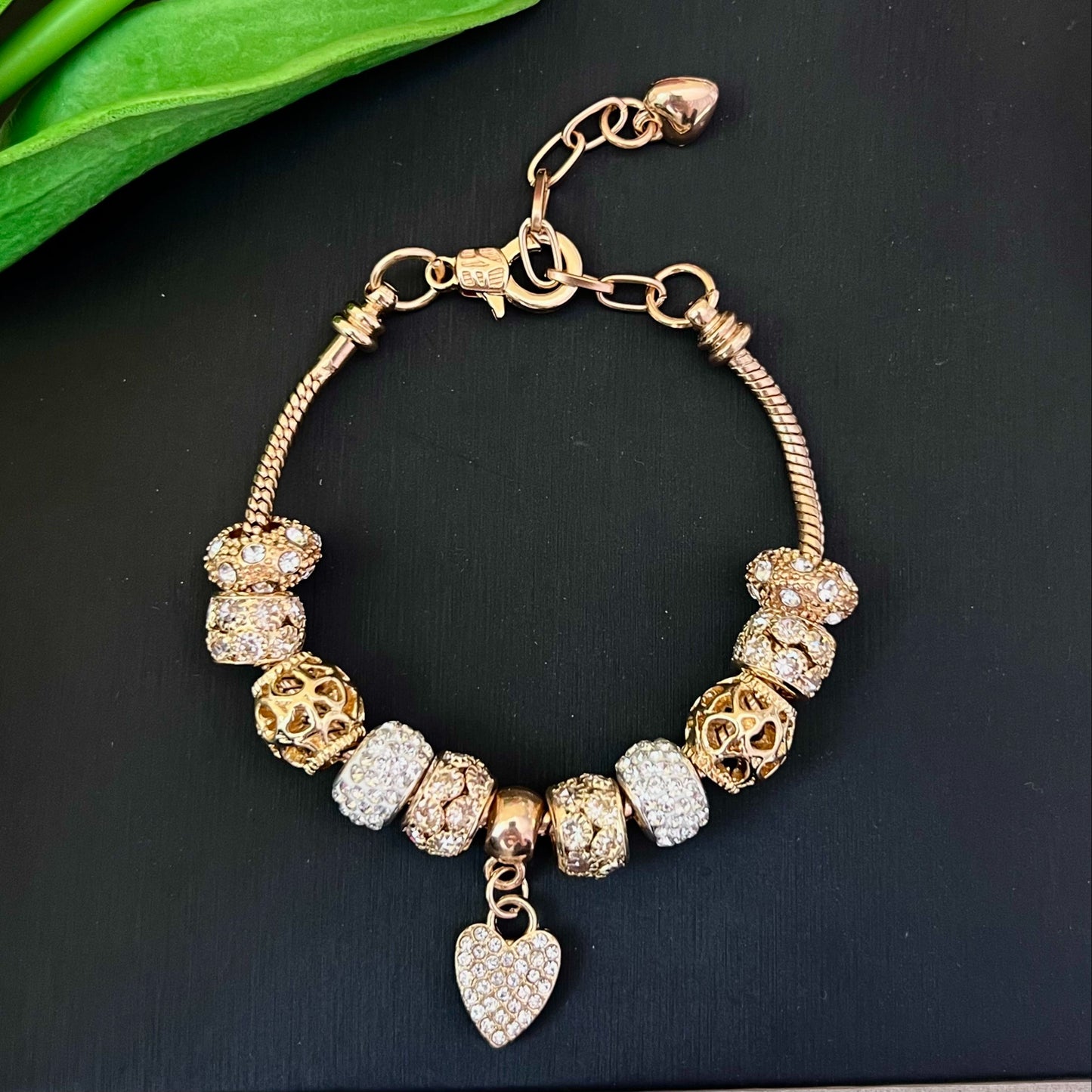 Aestify™ Luxe Crystal Heart Charm Bracelet – 18K Gold Tone