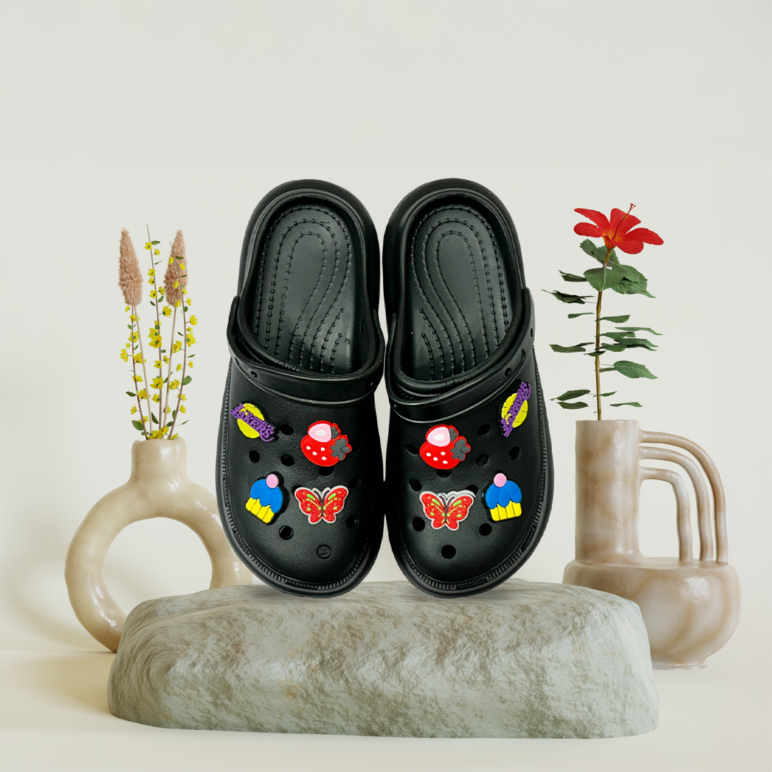 Aestify Women’s Black Clogs with Cute Charms – Comfy & Stylish Everyday Slip-Ons