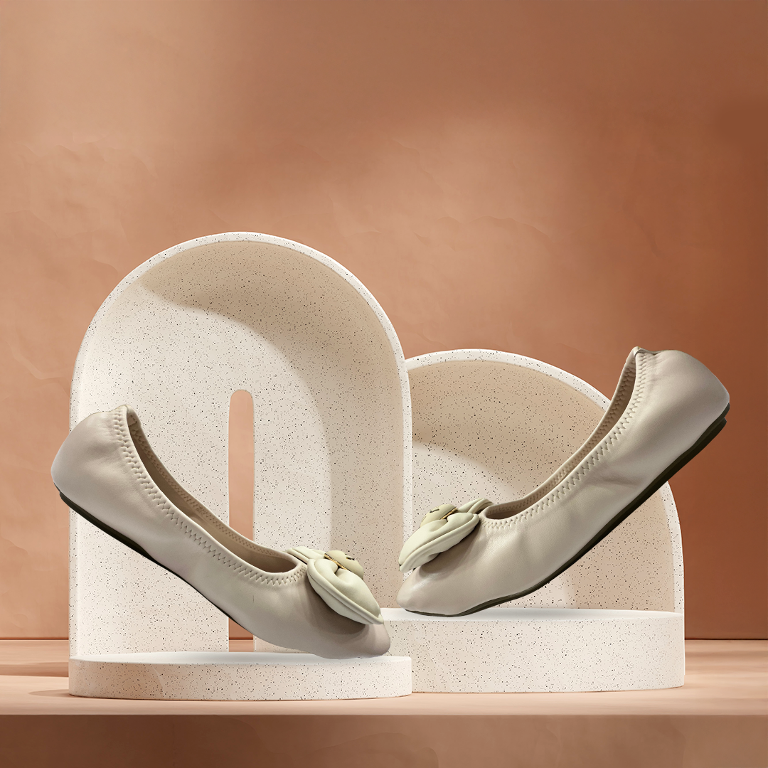 Aestify Women’s Soft Ballet Flats with Bow Detail – Elegant Cream Foldable Slip-On Shoes for Everyday Comfort