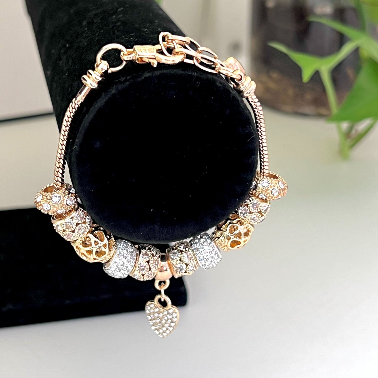 Aestify™ Luxe Crystal Heart Charm Bracelet – 18K Gold Tone